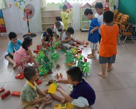 Tất cả đồ dùng cá nhân, đồ chơi được các cô vệ sinh thường xuyên, đảm bảo cho các bé một môi trường vui chơi sạch sẽ và an toàn.
