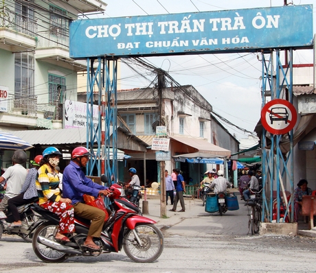 Chợ Thị trấn Trà Ôn đã được nâng cấp, sửa chữa.