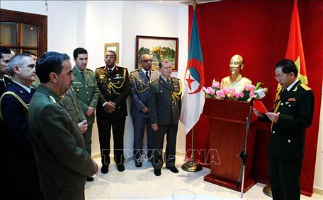 Các đại biểu tham dự Lễ Kỷ niệm 74 năm Ngày thành lập Quân đội Nhân dân Việt Nam. Ảnh: Tấn Đạt/TTXVN 
