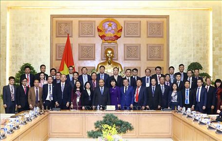  Thủ tướng Nguyễn Xuân Phúc và các doanh nghiệp có sản phẩm đạt giải thưởng Thương hiệu Quốc gia năm 2018. Ảnh: Thống Nhất/TTXVN