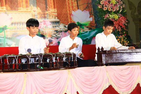 Vĩnh Long đầu tư dàn nhạc ngũ âm cho đồng bào Khmer, nhằm bảo tồn, phát huy và phát triển văn hóa các dân tộc thiểu số trên địa bàn.