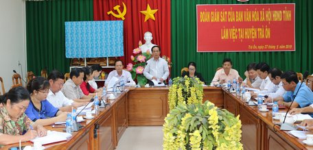 Đoàn giám sát, khảo sát làm việc tại UBND huyện Trà Ôn.