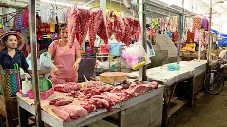 Sức mua thịt heo tại các chợ giảm mạnh dù ngành chức năng cho biết dịch tả lợn Châu Phi không lây qua người.