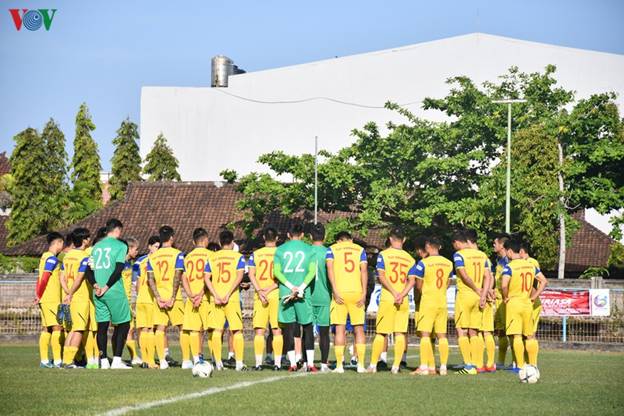  Chiều nay (13/10), ĐT Việt Nam đã có buổi tập thứ 2 trên sân vận động Gelora Samudra, đảo Bali, Indonesia.