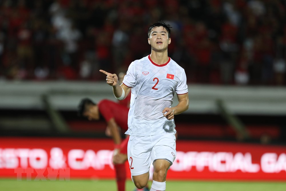 Duy Mạnh (số 2) mở tỷ số cho đội tuyển Việt Nam ở phút 24.(Ảnh: Hoàng Linh/TTXVN)