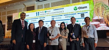 Đoàn Việt Nam nhận giải thưởng gạo ngon nhất thế giới tại Philippines