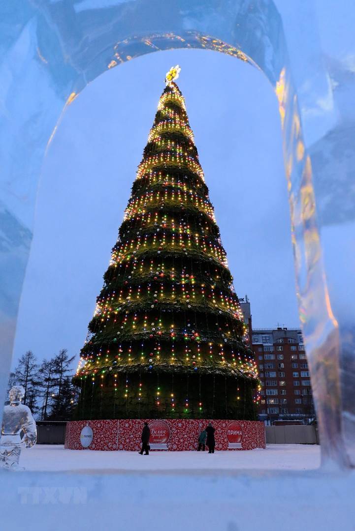  Băng đá và cây thông chào đón Giáng sinh và Năm mới là nét đặc trưng của vùng Sberia. (Ảnh: Trần Hiếu/TTXVN)