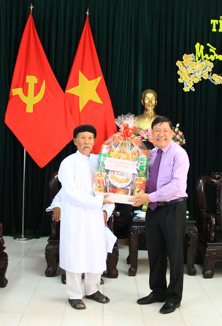 Hội thánh Cao đài Ban Chỉnh đạo chúc tết Tỉnh ủy nhân dịp Tết Canh Tý 2020.
