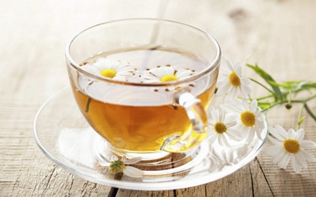 Thường xuyên uống trà: Trà hoa cúc, hoa artiso... có thể giúp thư giãn, giảm căng thẳng và dễ đi vào giấc ngủ.