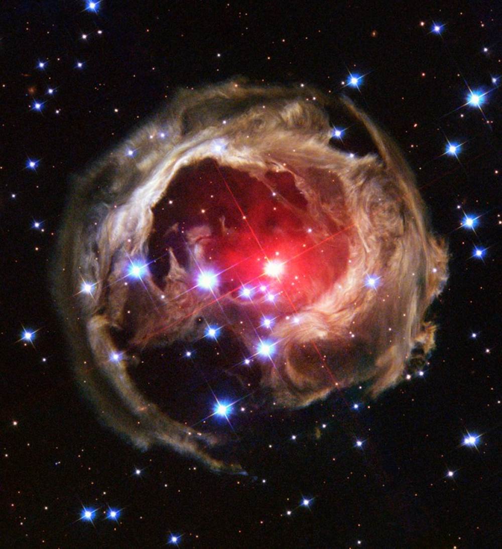Năm 2002, một trong những ngôi sao của chòm sao Kỳ Lân (Monoceros) đã đột nhiên phát nổ. Ngôi sao này lớn tới nỗi nó trở thành một trong những ngôi sao sáng nhất trên bầu trời từng quan sát được, nhưng sau đó nó đã mờ đi nhanh chóng.