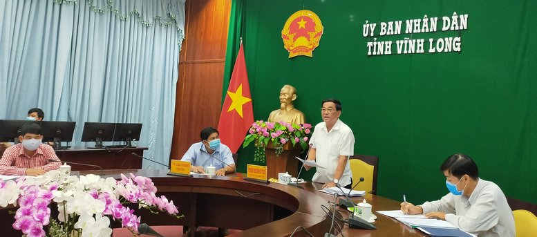 Điểm cầu Vĩnh Long- ông Trần Hoàng Tựu- Phó Chủ tịch UBND tỉnh tham dự và báo cáo tiến độ thực hiện dự án đi qua địa bàn tỉnh.