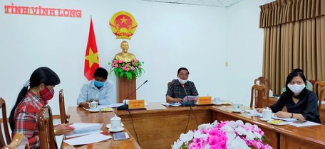 Điểm cầu Vĩnh Long, Phó Chủ tịch UBND tỉnh - ông Trần Hoàng Tựu tham dự hội nghị.
