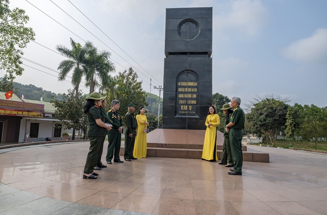 Khu Di tích lịch sử cấp quốc gia đường Hồ Chí Minh Đông Trường Sơn Tân Kỳ- Lộc Ninh, Km0 tại thị trấn Tân Kỳ (huyện Tân Kỳ- Nghệ An).