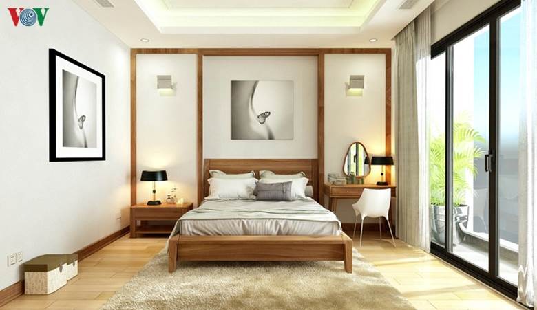 Phòng ngủ vợ chồng được sắp xếp khá đơn giản nhưng đầy đủ ánh sáng và các vật dụng phục vụ cuộc sống hàng ngày.