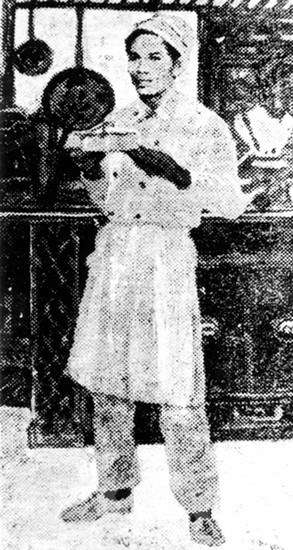  Chàng thanh niên Nguyễn Tất Thành làm phụ bếp ở khách sạn Carlton tại nước Anh, năm 1913. (Ảnh: Tư liệu/TTXVN phát)
