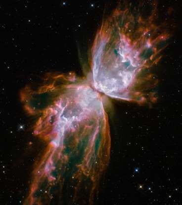 Hình dạng chú bướm rực rỡ này là luồng khí nóng phát ra từ một ngôi sao đã chết trong tinh vân NGC 6302.
