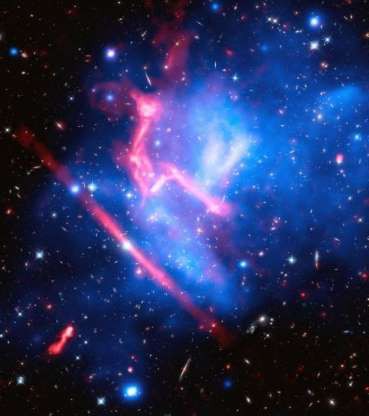 Vẻ đẹp của MACS J0717 - một trong những chòm thiên hà phức tạp nhất từng được phát hiện đến nay./.