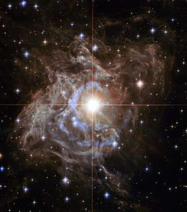 RS Puppis là một ngôi sao biến quang (cepheid) và cũng là một trong những ngôi sao sáng nhất thiên hà.