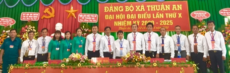 BCH Đảng bộ xã Thuận An nhiệm kỳ mới ra mắt đại hội.