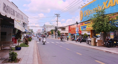 Diện mạo đô thị thị trấn Trà Ôn hôm nay đường sá khang trang hơn, vỉa hè thông thoáng.
