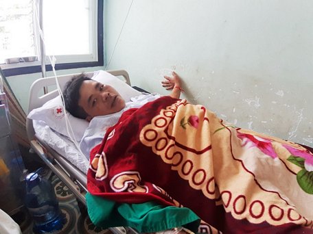 Anh Kiên hiện đang nằm ở Bệnh viện Đa khoa tỉnh Kon Tum và chưa thể liên hệ được với gia đình