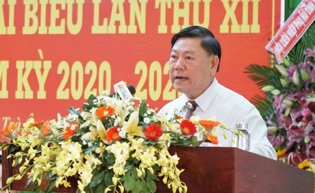 Đồng chí Trần Văn Rón- Ủy viên BCH Trung ương Đảng phát biểu chỉ đạo đại hội