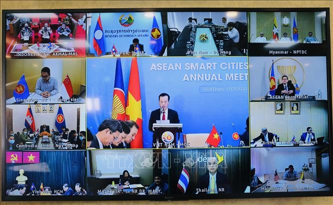 Các đại biểu tạm dự hội nghị tại đầu cầu các nước ASEAN. Ảnh: Trần Việt/TTXVN