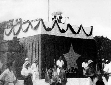 Ngày 2/9/1945, tại Quảng trường Ba Đình lịch sử, Chủ tịch Hồ Chí Minh đọc Tuyên ngôn Độc lập, khai sinh nước Việt Nam Dân chủ Cộng hòa. Ảnh: Tư liệu - TTXVN