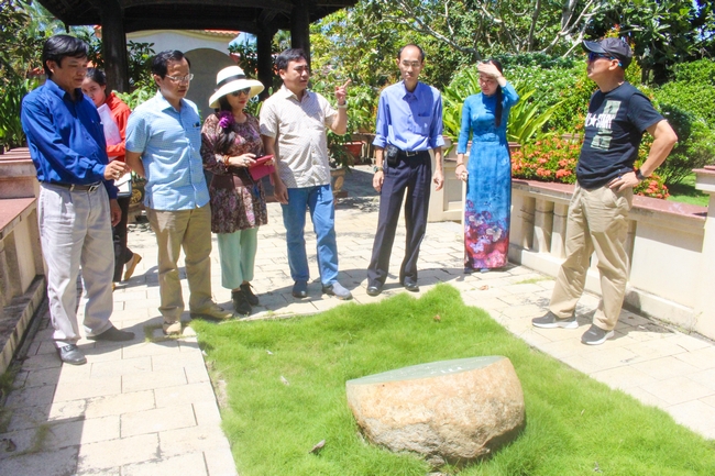 Đoàn đến thăm khu nhà ở thân sinh của Thủ tướng Võ Văn Kiệt.