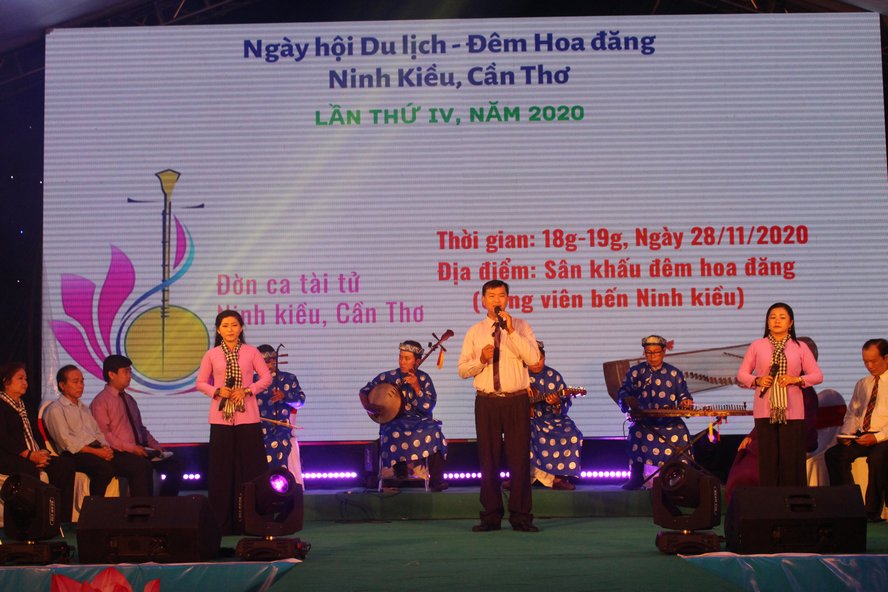 Đờn ca tài tử và hò- hát ru của người Việt ở Cần Thơ đậm đà bản sắc phương Nam.