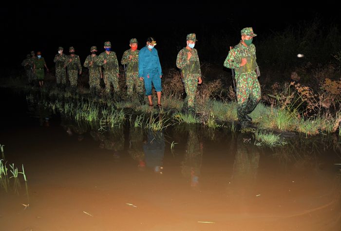Một buổi tuần tra đêm của cán bộ, chiến sỹ Đồn biên phòng cửa khẩu Quốc tế Tịnh Biên.