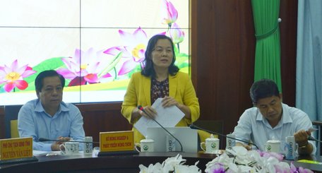  Bà Trương Thanh Nhuận- Giám đốc Sở Giáo dục Đào tạo cho ý kiến về tiêu chí trường học.