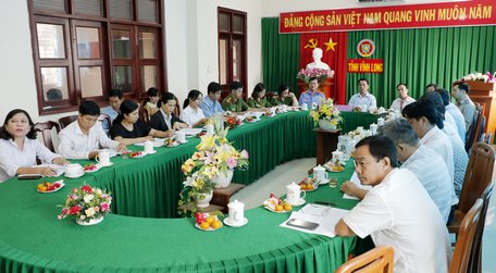 Tại điểm cầu Vĩnh Long, đồng chí Lữ Quang Ngời- Chủ tịch UBND tỉnh tham dự hội nghị.