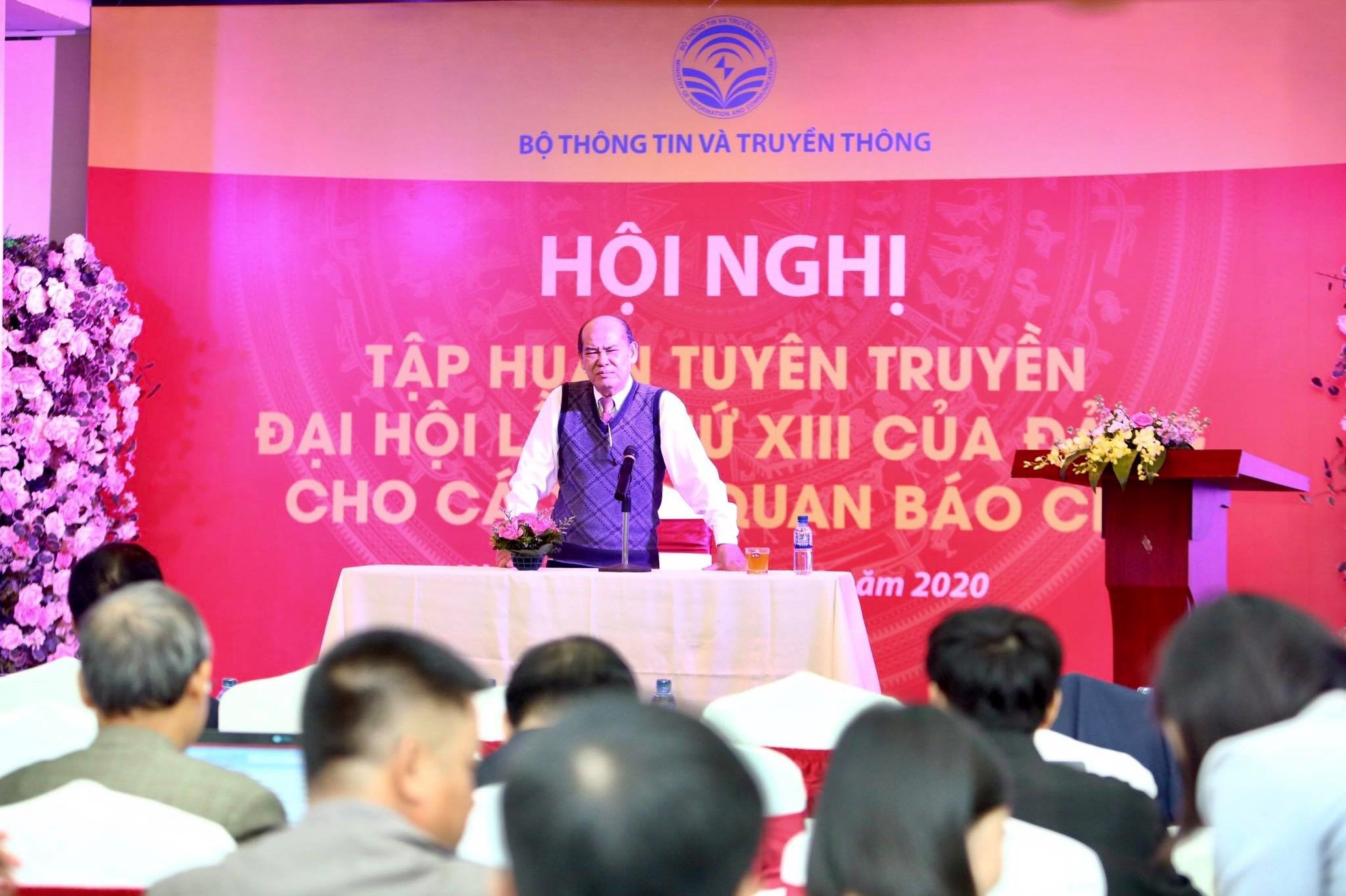 Nguyên Vụ trưởng Vụ Cơ sở Đảng (Ban Tổ chức Trung ương) Nguyễn Đức Hà giới thiệu hai chuyên đề. Ảnh: VGP/Nhật Bắc