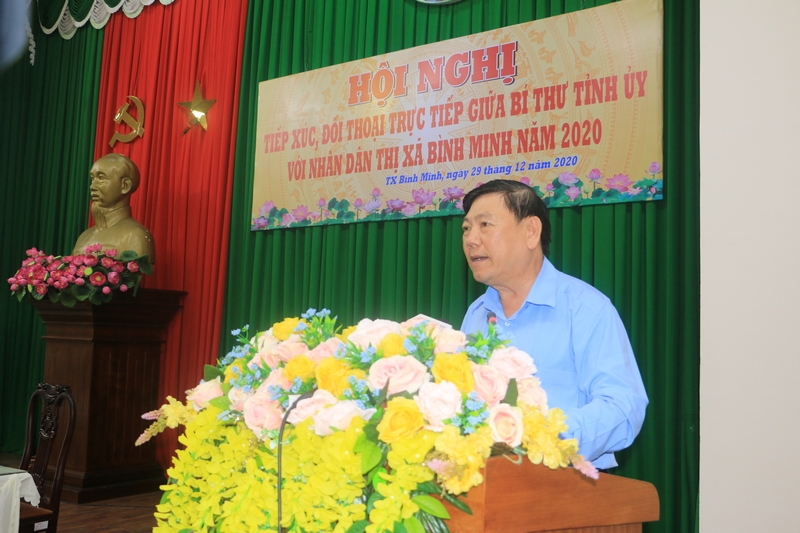 Bí thư Tỉnh ủy- Trần Văn Rón trả lời kiến nghị của nhân dân.