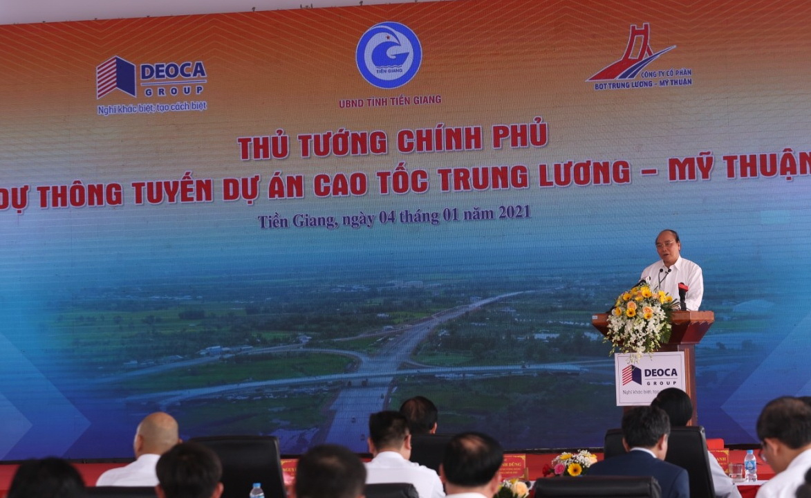 Thủ tướng Chính phủ Nguyễn Xuân Phúc dự và cắt băng thông tuyến cao tốc Trung Lương- Mỹ Thuận sáng 4/1/2021.