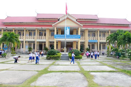 Trường Tiểu học Thạch Thia được Nhà nước đầu tư cơ sở vật chất khang trang hiện đại.