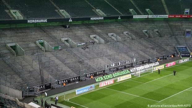 Các sân vận động châu Âu vắng bóng người do dịch bệnh. (Ảnh: DPA)