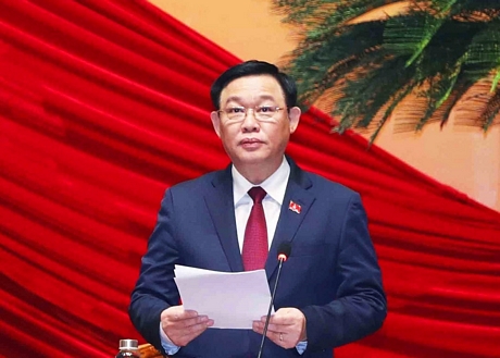 Đồng chí Vương Đình Huệ- Ủy viên Bộ Chính trị, Bí thư Thành ủy Hà Nội, thay mặt Đoàn Chủ tịch điều hành phiên họp.