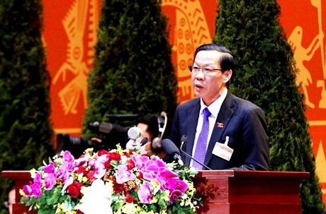 Đồng chí Phan Văn Mãi- Bí thư Tỉnh ủy Bến Tre trình bày tham luận tại Đại hội