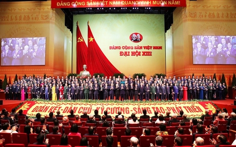 Ban Chấp hành Trung ương Đảng khóa XIII đã ra mắt đại hội.