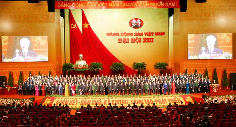 BCH Trung ương Đảng khóa XIII ra mắt đại hội.