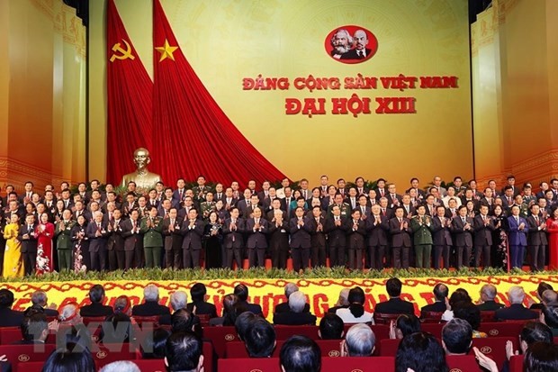 Ban Chấp hành Trung ương Đảng khóa XIII ra mắt Đại hội. (Ảnh: TTXVN)