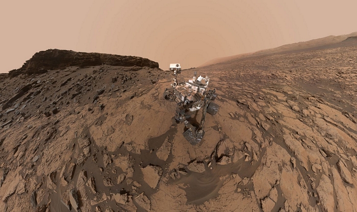 Bức chân dung tự họa năm 2016 của tàu thám hiểm Curiosity chụp chiếc xe tự hành tại vị trí khoan Quela ở vùng thấp của núi Sharp. Ảnh: NASA.