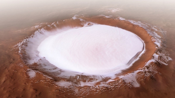 Hình ảnh miệng núi lửa Korolev rộng hơn 50 dặm và chứa đầy nước đá, gần cực bắc do sứ mệnh Mars Express của Cơ quan Vũ trụ châu Âu chụp năm 2018. Ảnh: ESA.