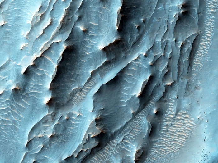 Tàu quỹ đạo do thám sao Hỏa đã sử dụng máy ảnh HiRISE để chụp hình ảnh khu vực có kết cấu khác thường ở phía nam miệng núi lửa Gale. Ảnh: NASA.