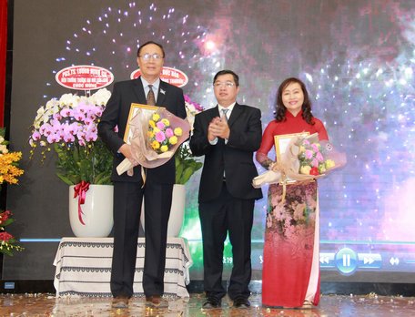 Chủ tịch Hội đồng trường Lê Tôn Đức Hòa bổ nhiệm 2 phó hiệu trưởng.