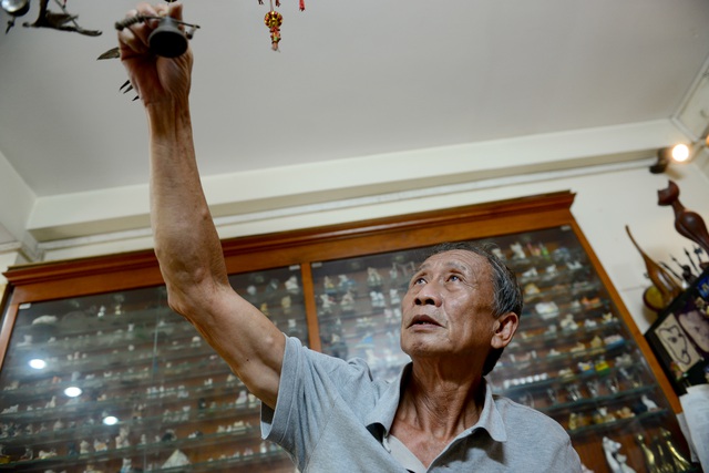 Dù đã về hưu nhưng Ông Tâm vẫn thường xuyên đi đến các tỉnh và nước ngoài để làm dày thêm bộ sưu tập chuông của mình.