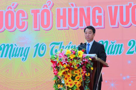 Phó Bí thư Tỉnh ủy- Chủ tịch UBND tỉnh Lữ Quang Ngời ôn lại truyền thống dựng nước và giữ nước của các bật tiền nhân.