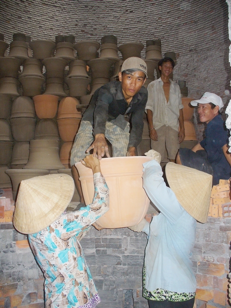 Gạch ngói là ngành nghề công nghiệp đầu tiên ở Vĩnh Long.